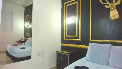 bombom_fox live cam on Cam4