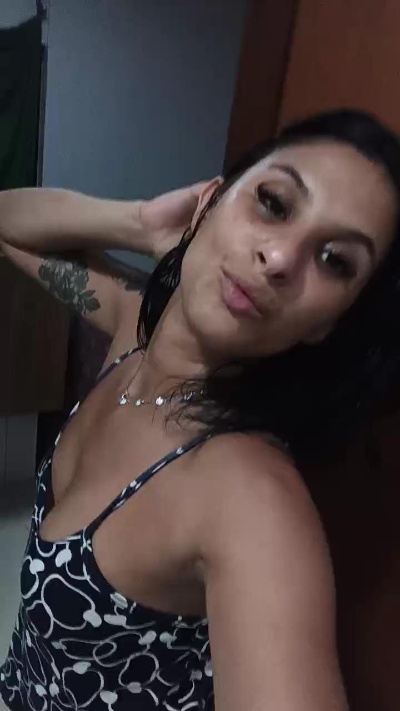 bonequinhan3 live cam on Cam4