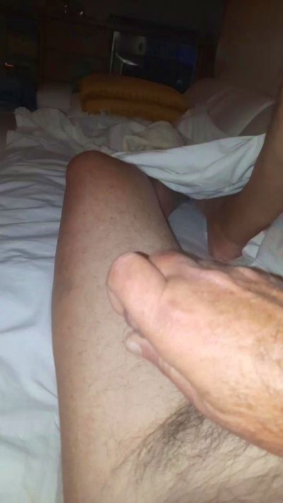 borovo_hot live cam on Cam4