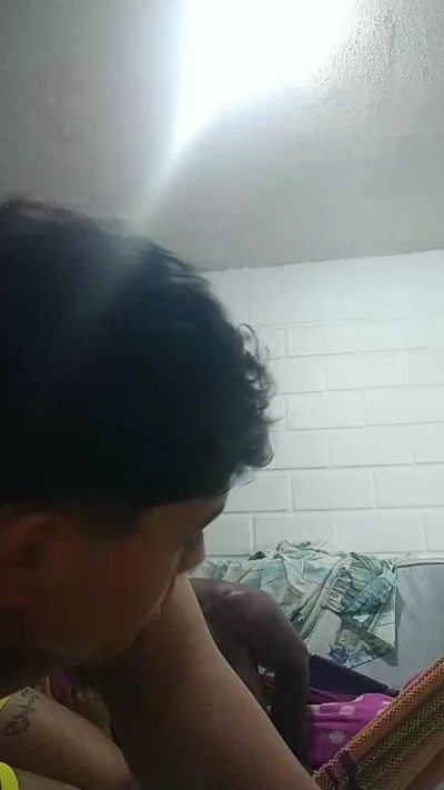 boy_hot33 live cam on Cam4
