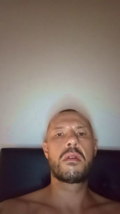 bratan350004 live cam on Cam4