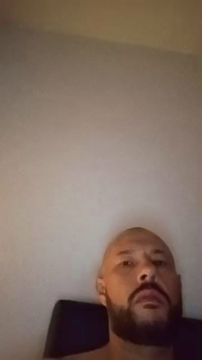bratan350004 live cam on Cam4