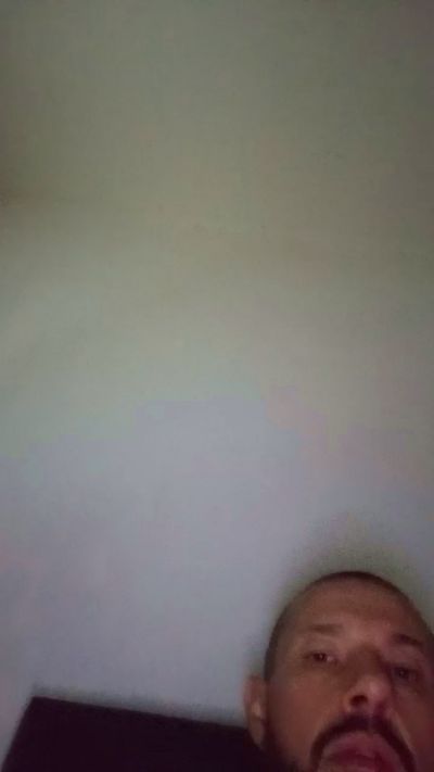 bratan350004 live cam on Cam4