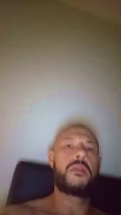 bratan350004 live cam on Cam4