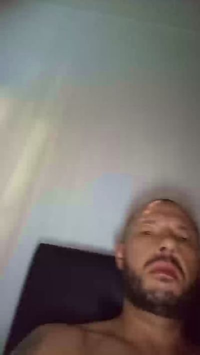 bratan350004 live cam on Cam4