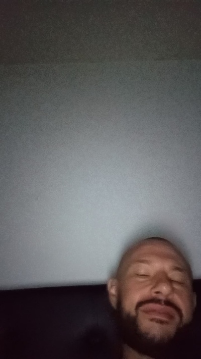 bratan350004 live cam on Cam4