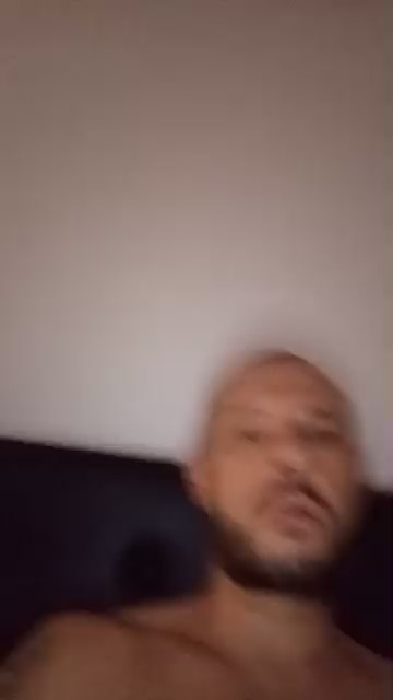bratan350004 live cam on Cam4