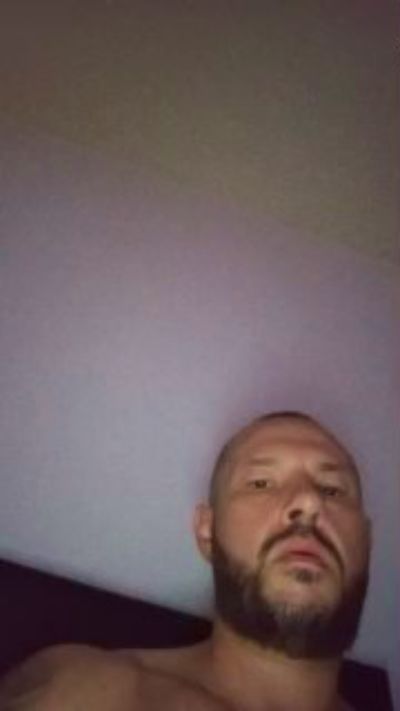 bratan350004 live cam on Cam4