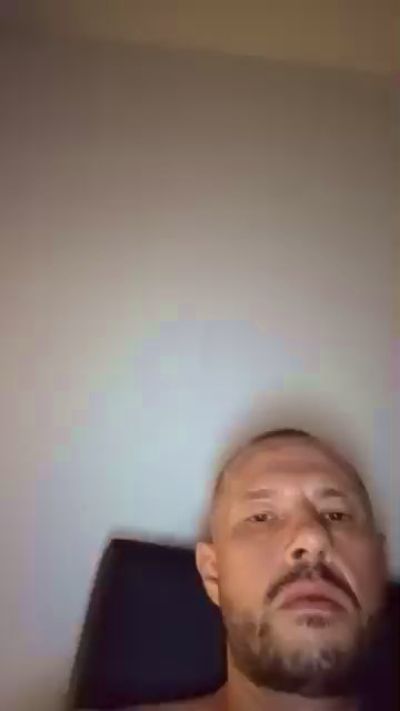 bratan350004 live cam on Cam4