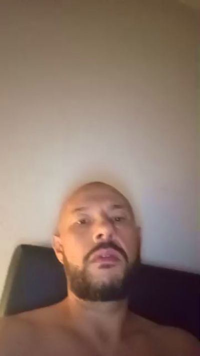 bratan350004 live cam on Cam4