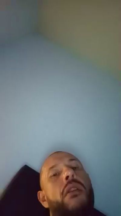 bratan350004 live cam on Cam4