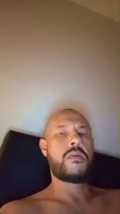 bratan350004 live cam on Cam4