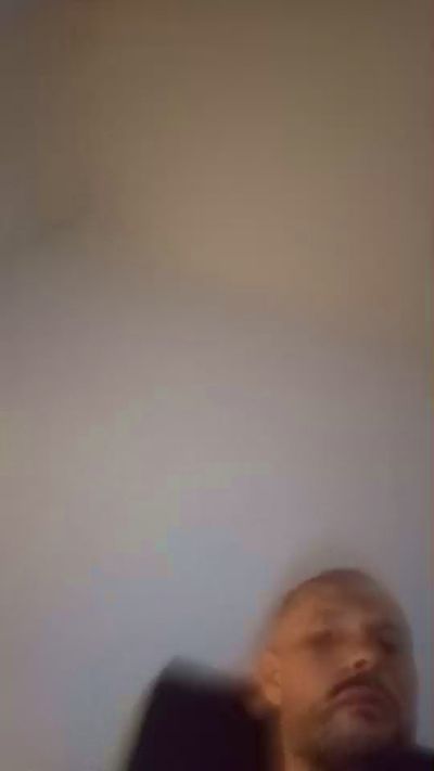 bratan350004 live cam on Cam4