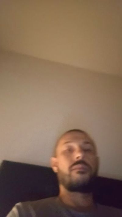 bratan350004 live cam on Cam4