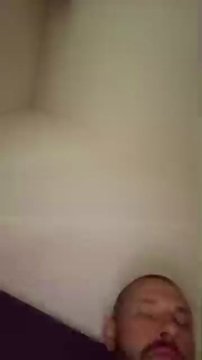 bratan350004 live cam on Cam4