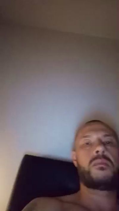 bratan350004 live cam on Cam4