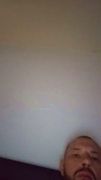 bratan350004 live cam on Cam4