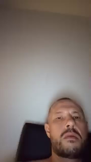 bratan350004 live cam on Cam4