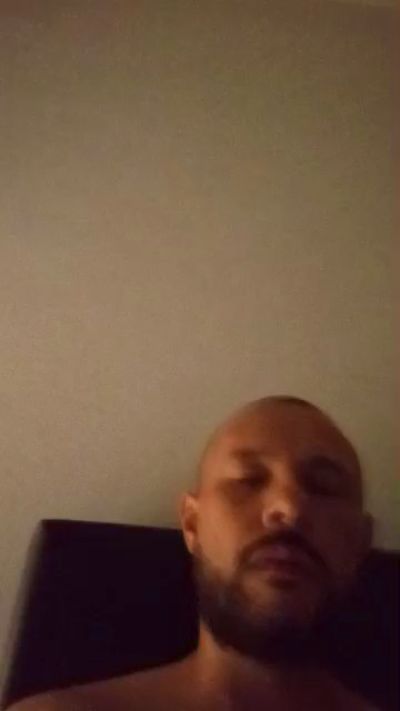 bratan350004 live cam on Cam4