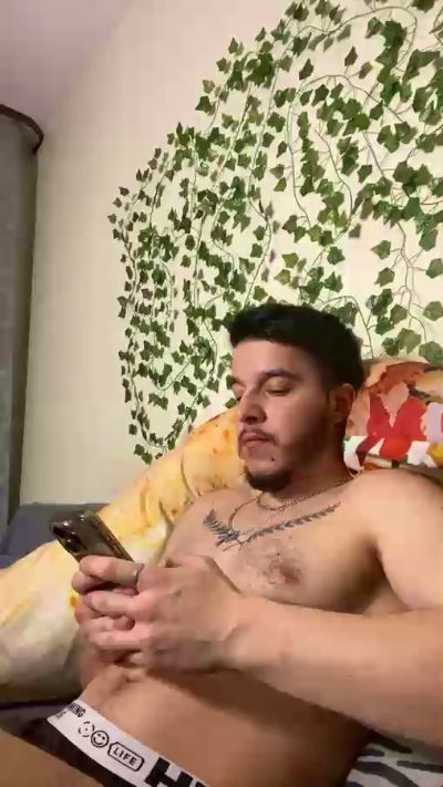 bravo_maestro live cam on Cam4