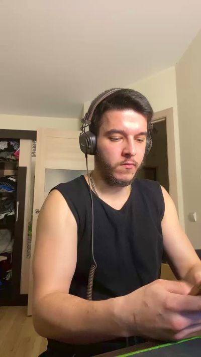 bravo_maestro live cam on Cam4