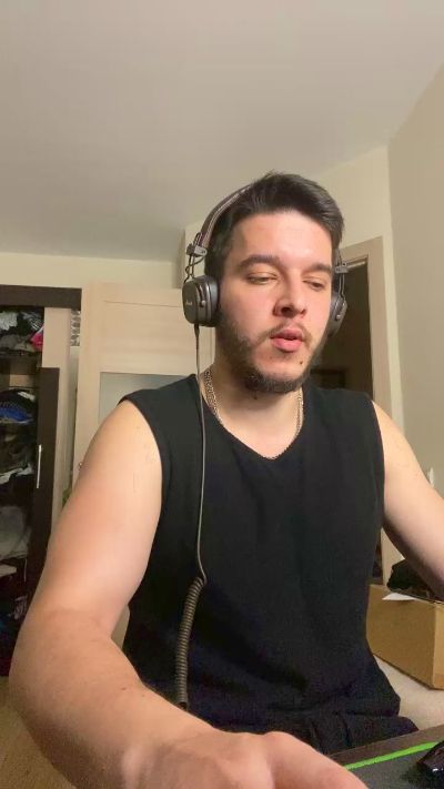 bravo_maestro live cam on Cam4