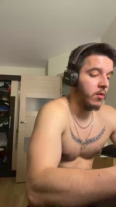 bravo_maestro live cam on Cam4