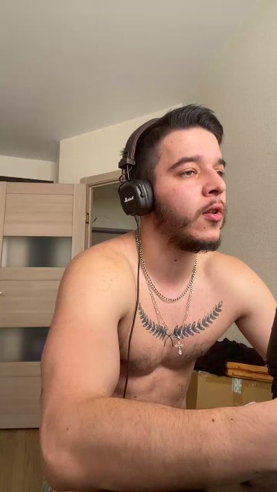 bravo_maestro live cam on Cam4