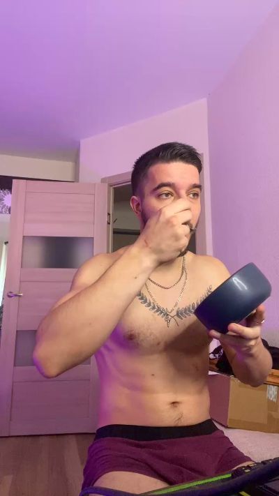 bravo_maestro live cam on Cam4