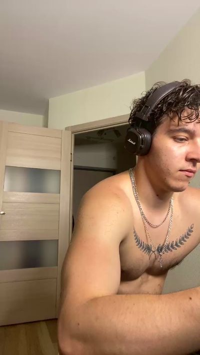 bravo_maestro live cam on Cam4