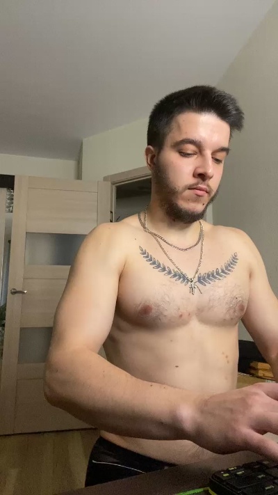 bravo_maestro live cam on Cam4