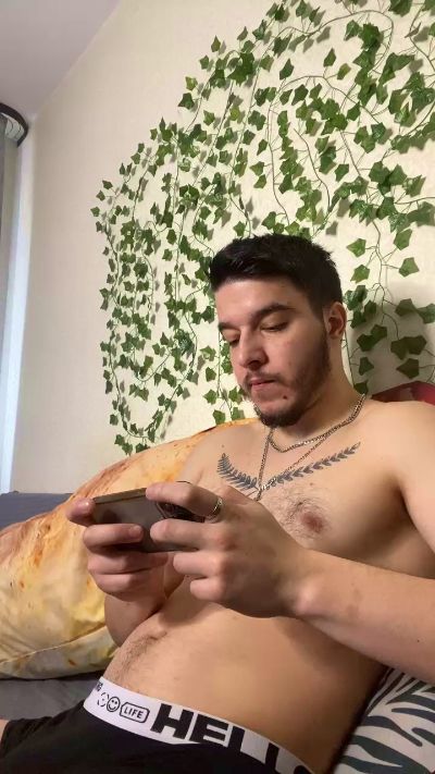 bravo_maestro live cam on Cam4