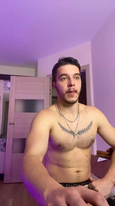 bravo_maestro live cam on Cam4