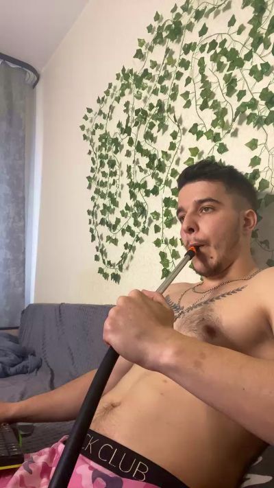 bravo_maestro live cam on Cam4