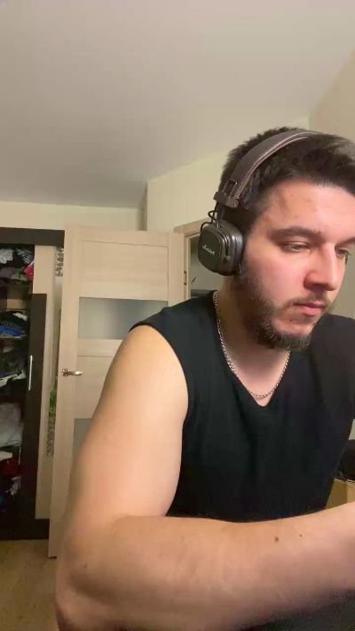 bravo_maestro live cam on Cam4