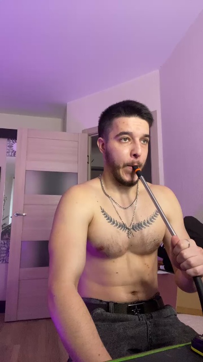 bravo_maestro live cam on Cam4