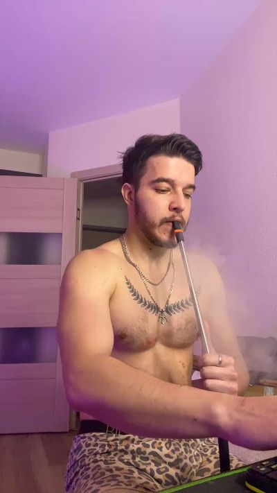 bravo_maestro live cam on Cam4