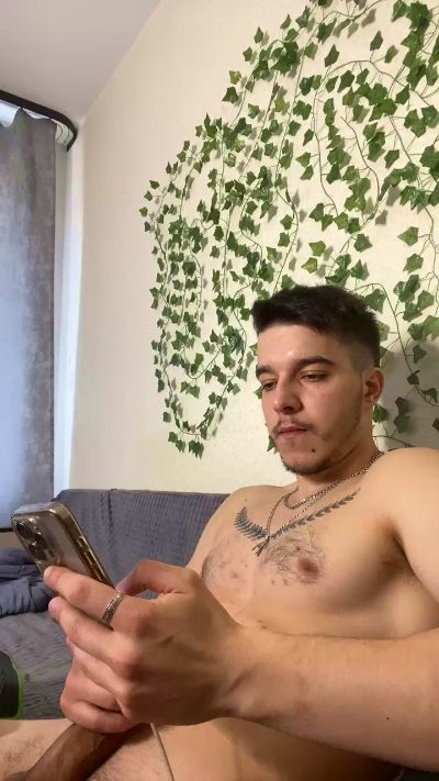 bravo_maestro live cam on Cam4