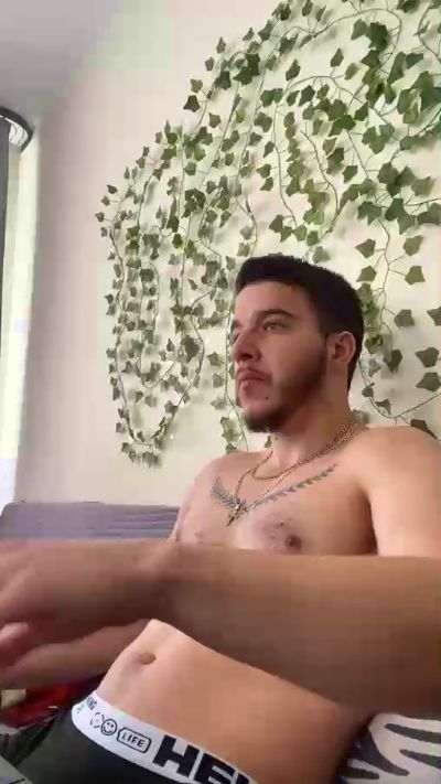 bravo_maestro live cam on Cam4