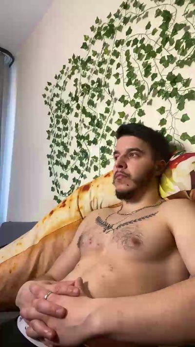 bravo_maestro live cam on Cam4