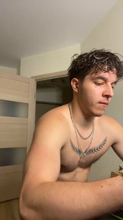 bravo_maestro live cam on Cam4