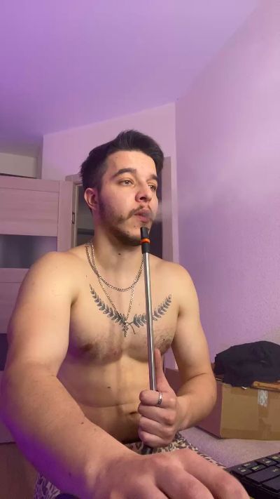 bravo_maestro live cam on Cam4