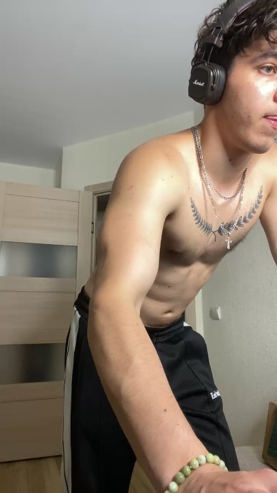 bravo_maestro live cam on Cam4