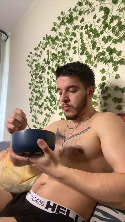 bravo_maestro live cam on Cam4