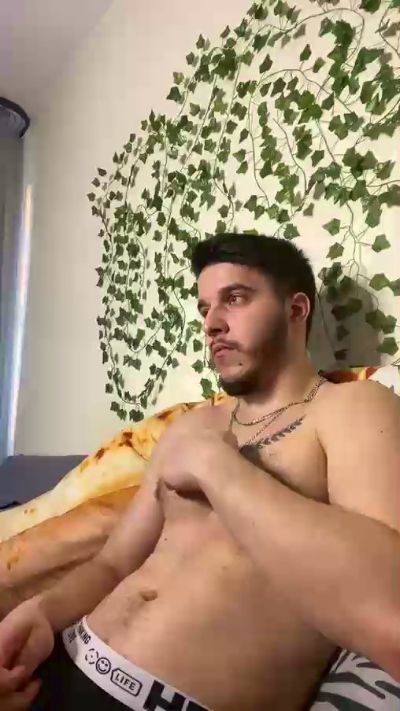 bravo_maestro live cam on Cam4