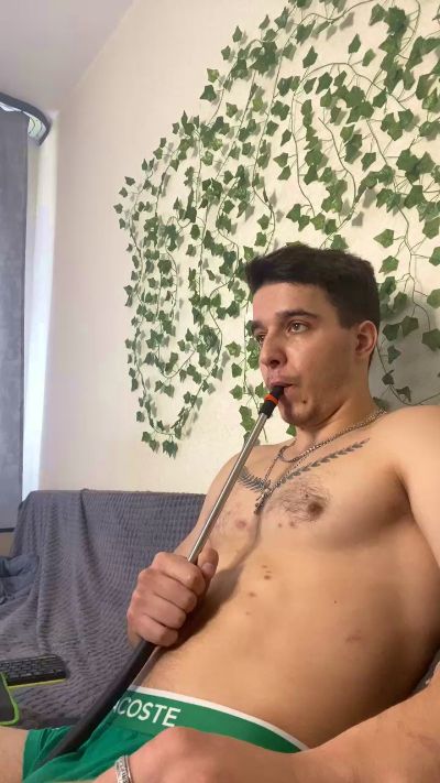 bravo_maestro live cam on Cam4