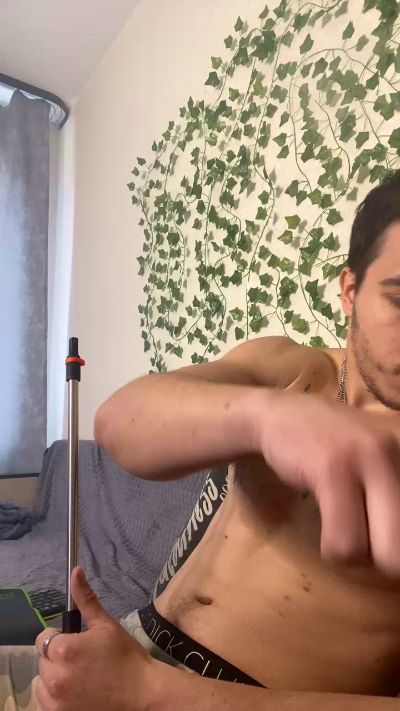 bravo_maestro live cam on Cam4