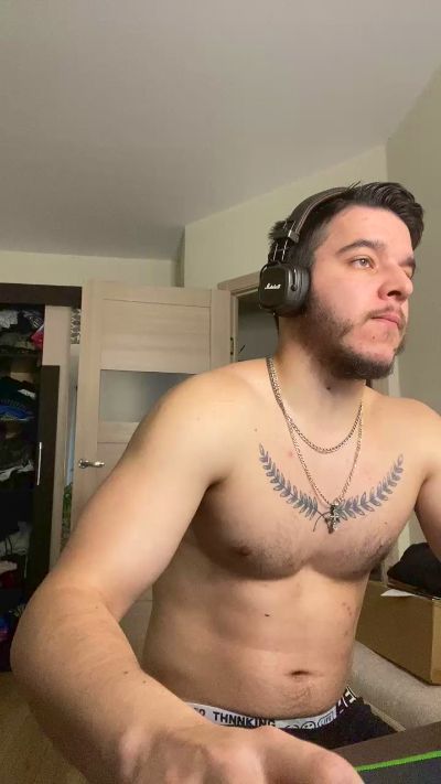 bravo_maestro live cam on Cam4