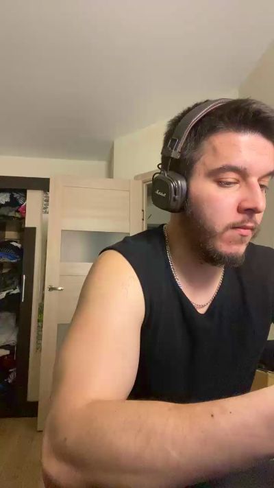 bravo_maestro live cam on Cam4