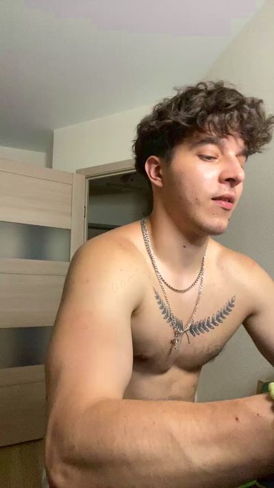 bravo_maestro live cam on Cam4